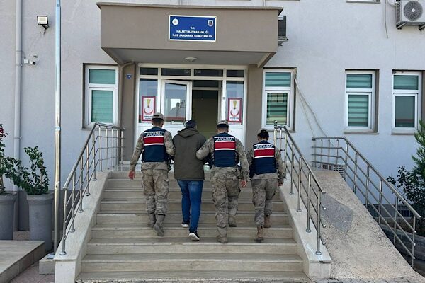 Şanlıurfa’nın Halfeti ilçesinde, İlçe Jandarma Komutanlığına bağlı ekiplerin gerçekleştirdiği müşterek