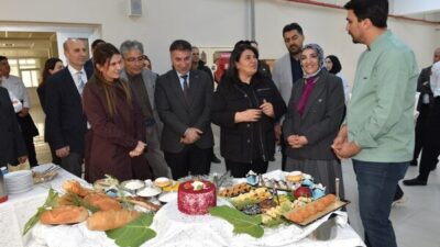 Açılış törenine; Batman Valisi Ekrem Canalp’in eşi Dr. Ayten Canalp,