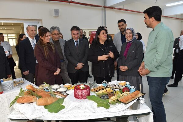 Hasankeyf MYO’da Pastacılık ve Ekmekçilik Mutfağı hizmete açıldı Açılış törenine; Batman Valisi Ekrem Canalp’in eşi Dr. Ayten Canalp,