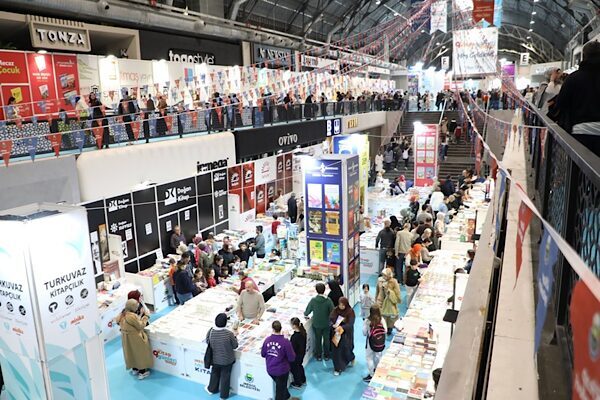 İnegöl Belediyesi tarafından düzenlenen 9. Kitap Günleri, 31 Ekim Cuma