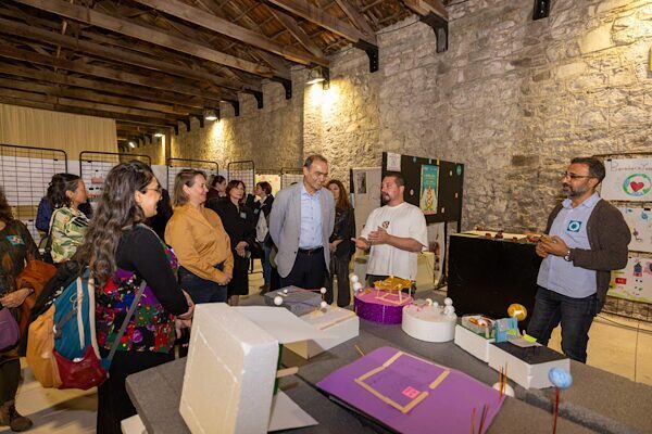 Etkinlikler kapsamında sergiler, paneller, atölyeler ve açık sınıflar aracılığıyla tasarımın