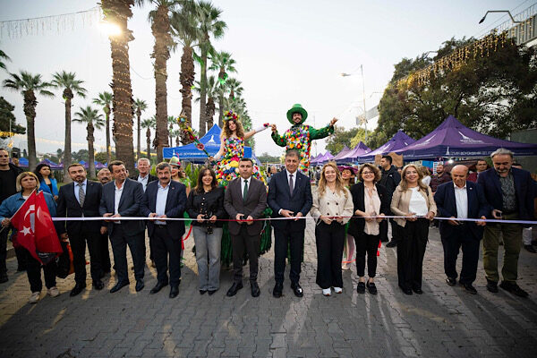 İzmir Büyükşehir Belediyesi, balkon bahçeciliği ve kentsel tarımı yaygınlaştırmak, süs