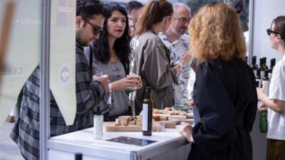 İzmir Büyükşehir Belediye Başkanı Dr. Cemil Tugay eşi Öznur Tugay