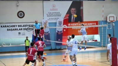 Karacabey Atatürk Spor Salonu’nda oynanan karşılaşmayı Belediye Başkan Yardımcısı İlyas