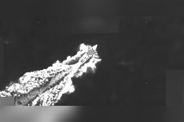 ABD Savunma Bakanı Pete Hegseth, X'te "Gemide bulunan üç erkek