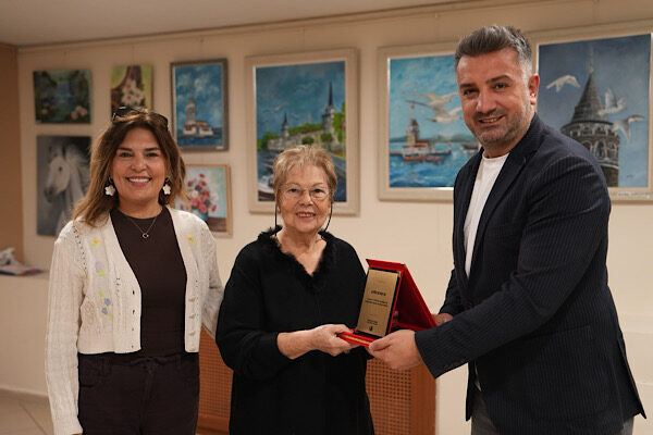 Kartal’da “Atölye No 10 Karma Yağlı Boya Resim Sergisi” açıldı Kartal Belediyesi Hizmet Binası Fuaye Alanı’nda sanatseverleri yeni bir buluşmada