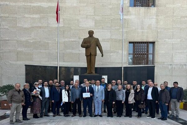 Kaya: Bu bir kağıt değil; adalete ve milletin hakkına sadakat belgesidir İYİ Parti Bursa İl Başkanlığı’nda gerçekleştirilen kongre sürecinin ardından, İl