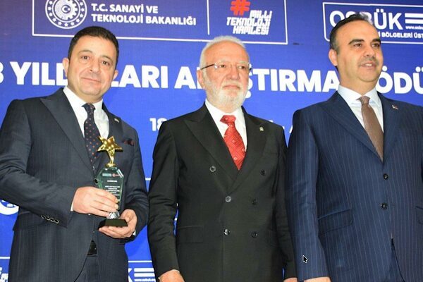 Kayseri OSB Başkanı Yalçın’a Sanayi ve Teknoloji Bakanı Kacır’dan ödül Kayseri OSB Başkanı Yalçın ve yönetimi, Organize Sanayi Bölgeleri Üst Kuruluşu