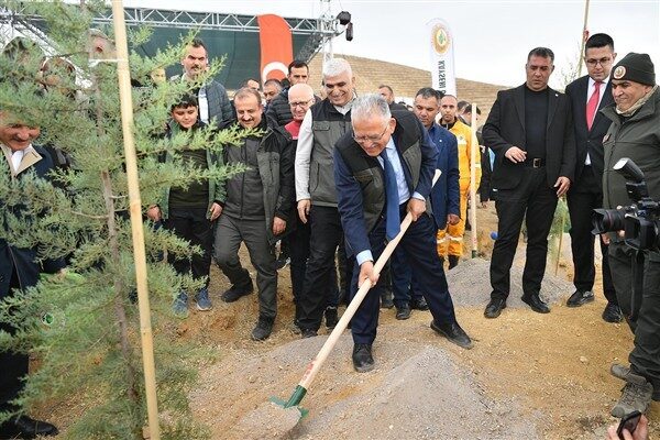 Bu yıl Yeşil Vatan Seferberliği kapsamında, “Şahidimiz Toprak, İmzamız Fidan,