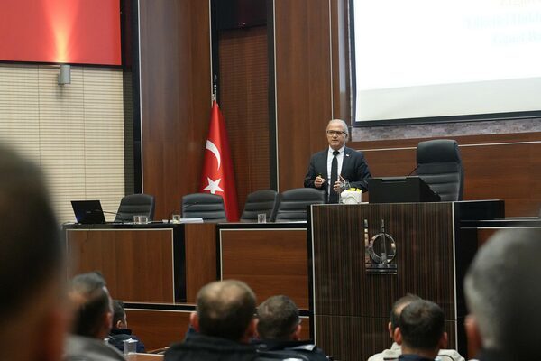 Belediye Meclis Toplantı Salonu’nda Tüketici Hakları Derneği Genel Başkanı Ergün