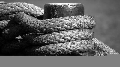 KEGM'den yapılan açıklamada makine arızası yaşayan teknede 3 kişi bulunduğu