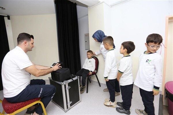 Kepez Belediyesi, yürüttüğü ücretsiz göz taramalarına devam ediyor. Belediye Sağlık