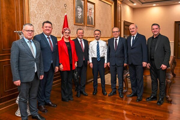 Kocaeli Serbest Muhasebeci Mali Müşavirler Odası Başkanı Özcan Çakır ve