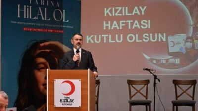 Kocaeli Valisi Aktaş, Kızılay Haftası programına katıldı Tanıtım filminin izlenmesi ve Kur’an-ı Kerim tilaveti ile başlayan program;