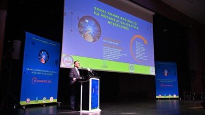 Saygı duruşu ve İstiklal Marşı’nın okunması ile başlayan program, Kocaeli