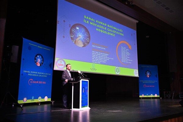 Saygı duruşu ve İstiklal Marşı’nın okunması ile başlayan program, Kocaeli