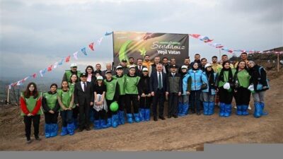 Saygı duruşu ve İstiklal Marşı’nın okunması ile başlayan program, Sakarya