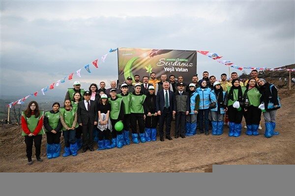 Saygı duruşu ve İstiklal Marşı’nın okunması ile başlayan program, Sakarya