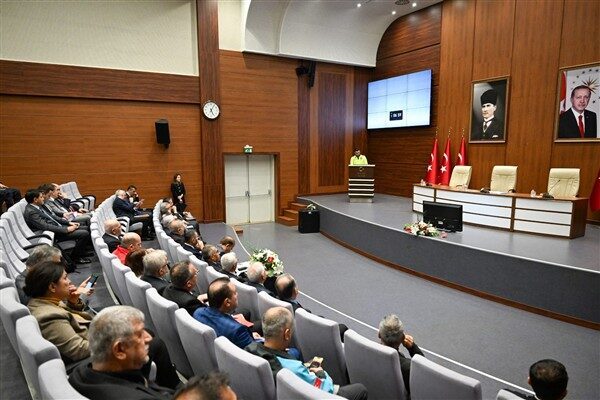 Kocaeli Valisi İlhami Aktaş, Kış Mevsimi Trafik Tedbirleri Toplantısı’na başkanlık