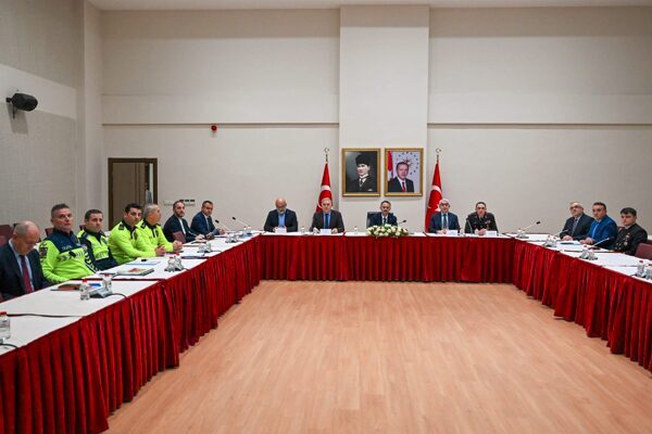 Toplantıya; Vali Yardımcısı Dr. Mustafa Ayhan, İl Emniyet Müdürü Faruk