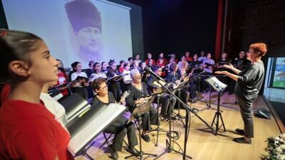 Konak Belediyesi ve ÇYDD İzmir Şubesi iş birliğiyle hazırlanan Atatürk