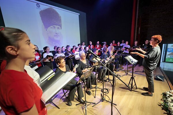 Konak Belediyesi ve ÇYDD İzmir Şubesi iş birliğiyle hazırlanan Atatürk