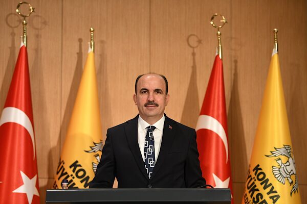 Konya Büyükşehir Belediye Başkanı Uğur İbrahim Altay, gençlerin hayallerine ulaşabilmeleri