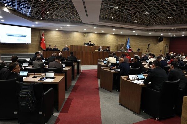 Belediye Meclis Salonu’nda gerçekleştirilen toplantıda gündem maddeleri görüşülerek karara bağlandı.