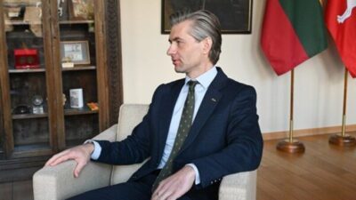 Budrys mesajında, “Sevgili meslektaşım Polonya Dışişleri Bakanı Radosław Sikorski’yi ve