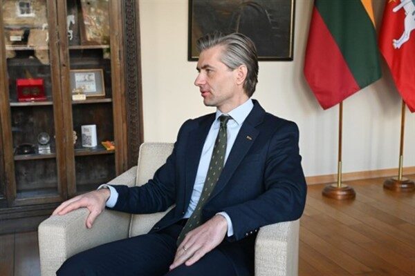 Budrys mesajında, “Sevgili meslektaşım Polonya Dışişleri Bakanı Radosław Sikorski’yi ve