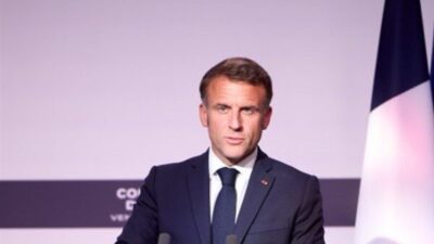 Fransa Cumhurbaşkanı Macron, Cecile Kohler ve Jacques Paris’in, Evin Hapishanesi’nden çıktıkları