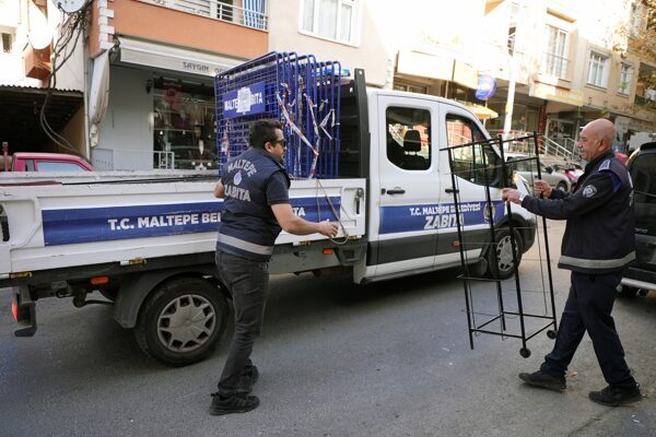 İlçenin en kalabalık mahallesi Zümrütevler’de yapılan son denetimlerde işgallerin önemli