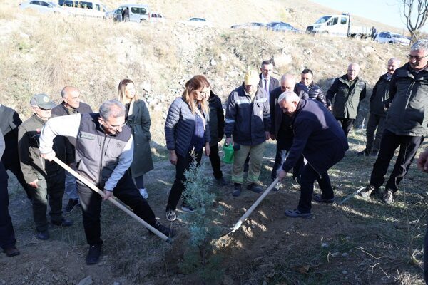 Mamak’ta Şehit Bayram Eren Arslan’ın adı yaşatılacak Mamak Belediyesi'nden yapılan açıklamaya göre 23 Temmuz'da Eskişehir'de çıkan orman