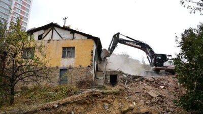 Fahri Korutürk Mahallesi Neşet Ertaş Caddesi üzerinde bulunan ve çevre