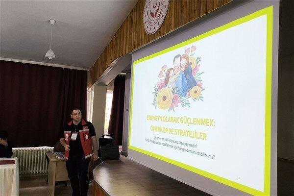 Bakanlıktan yapılan açıklamaya göre, toplam 12 modülden oluşan eğitimler, kendini