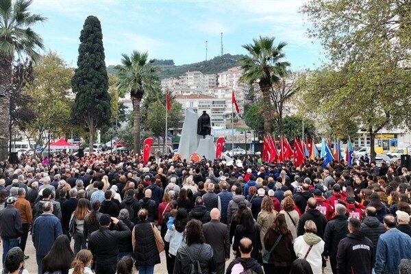 Türkiye Cumhuriyeti'nin kurucusu Ulu Önder Gazi Mustafa Kemal Atatürk, ebediyete