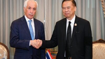 Katar Dışişleri Bakanı  Muraikhi, Tayland Dışişleri Bakan Yardımcısı Isarabhakdi ile