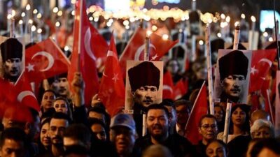 Muratpaşa Belediyesi, “Ata’ya Saygı Yürüyüşü” ile vefatının 87’nci yılında Türkiye