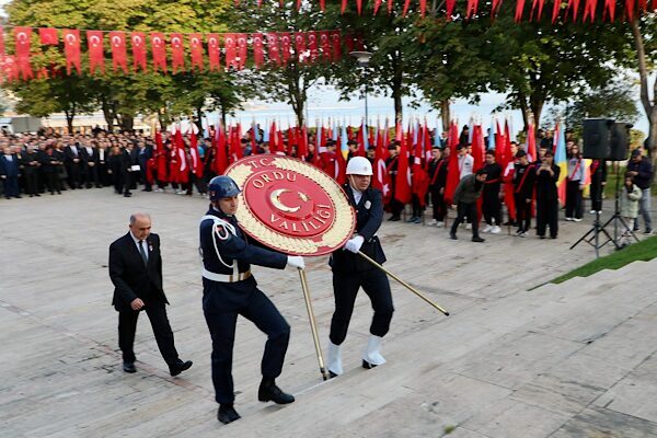 Türkiye Cumhuriyeti'nin kurucusu Gazi Mustafa Kemal Atatürk, ebediyete irtihalinin 87.
