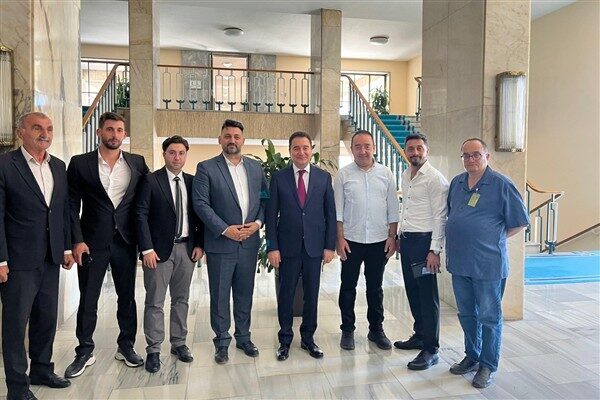 DEVA Partisi Bursa İl Başkanı Öztürk, sokak hayvanları ve evcil