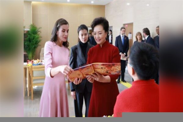 Peng Liyuan ziyaret sırasında yaptığı konuşmada, Çin ve İspanya’nın engellilerin