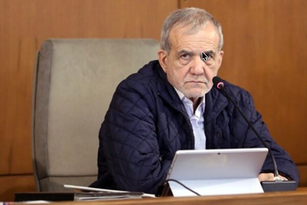 Pezeşkiyan: Üniversiteler yetkinlik ve sorun çözme odaklı olmalı İran Cumhurbaşkanı Pezeşkiyan , Payam Noor Üniversitesi örneğini hatırlatarak, başlangıçta