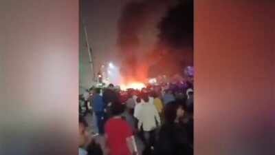 Pazartesi akşamı Delhi'nşn simgesi Kızıl Kale yakınında bir aracın patlaması