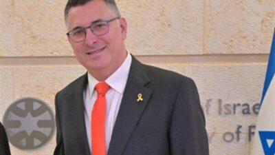 İsrail Dışişleri Bakanı Gideon Saar, Kıbrıs Dışişleri Bakanı Konstantinos Kombos'u