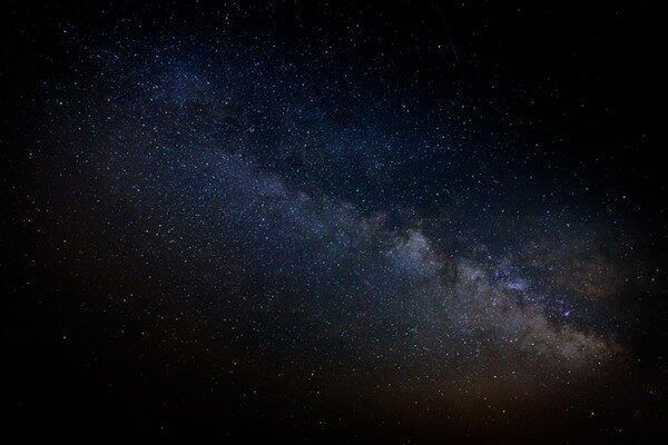 Bu gözlemlerin yeni modellemesi, bilim insanlarının kara deliklerin bu parlamaları