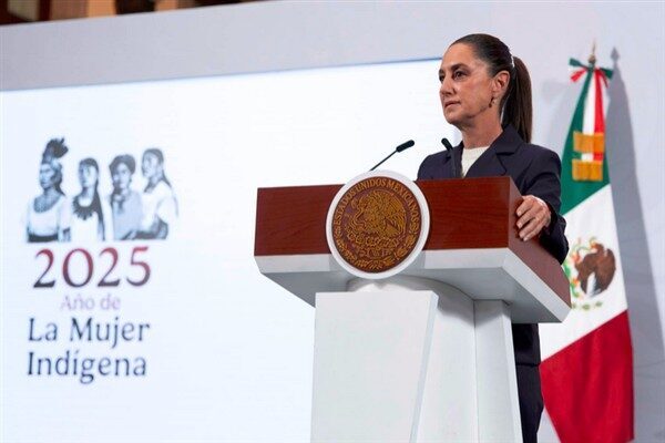 Salı günü yaşanan olayın cep telefonu görüntüleri, Sheinbaum'un Meksiko'daki Ulusal