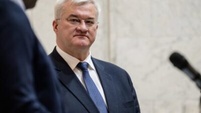 Ukrayna Dışişleri Bakanı  Sybiha, Rusya’da savaş karşıtı gösterilere katılan yaklaşık