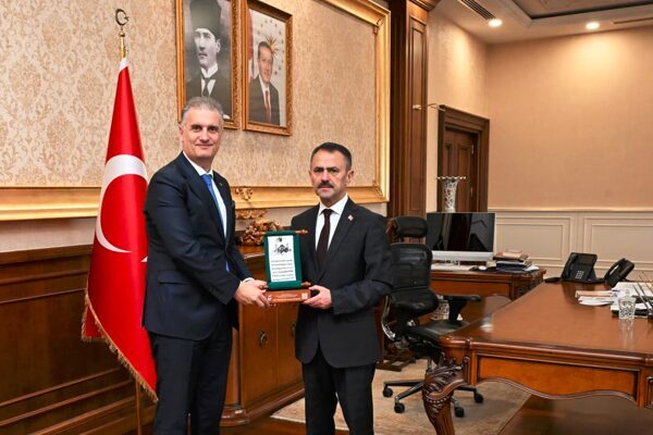 Tapu Kadastro 2. (İstanbul) Bölge Müdürü Hasan Uzun, kabullerinden dolayı