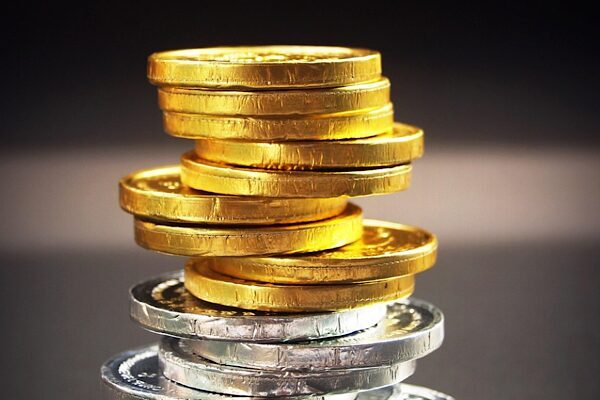 Gümüş, artan arz endişeleri ve ABD Merkez Bankası'nın (Fed) faiz