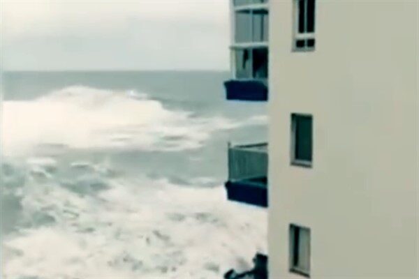 Cumartesi günü adayı çevreleyen deniz çalkantılı geçti ve Tenerife kıyıları